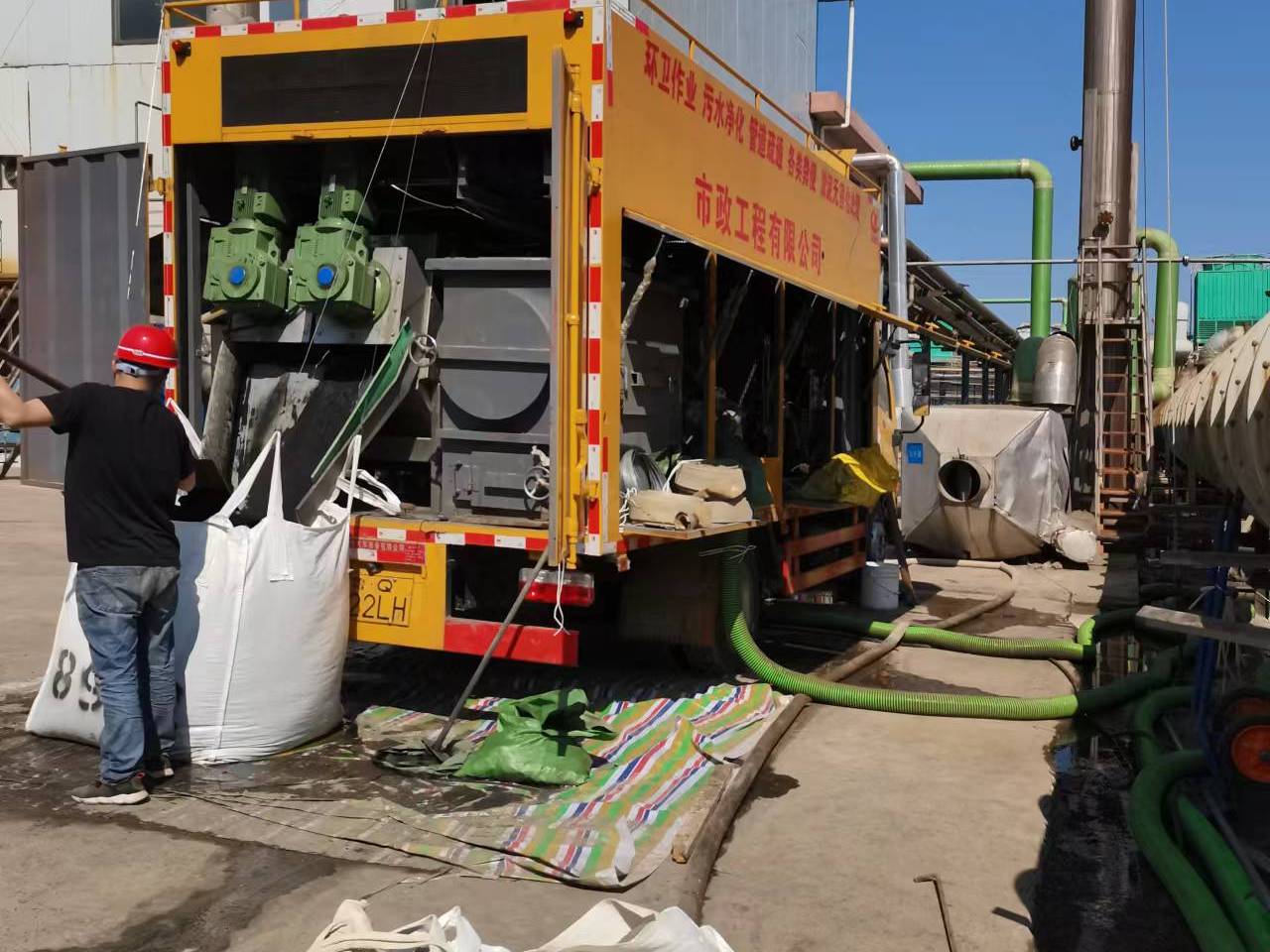 凤凰淤泥压干处理